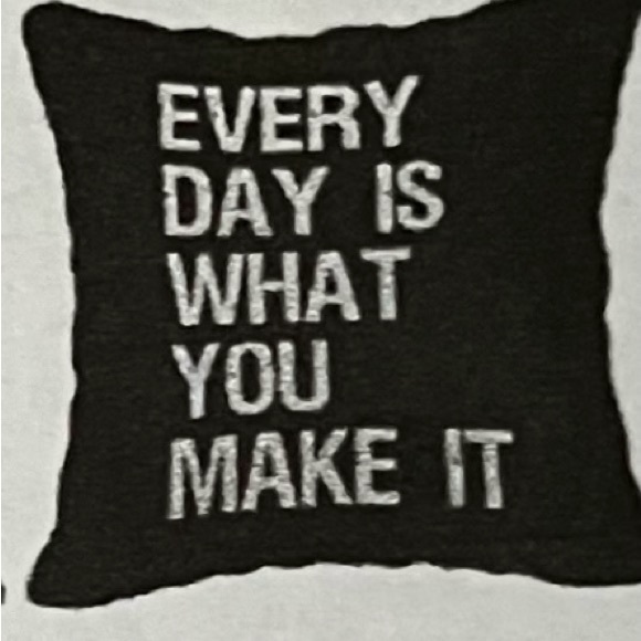 Meet your Posher, Dee - Picture 5 of 9